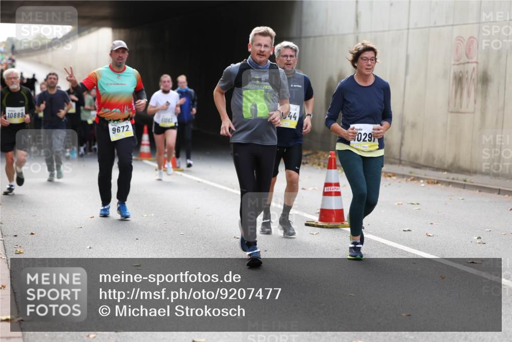 05.10.2025 - 20. swb-Marathon Bremen Michael Strokosch http://msf.ph/oto/9207477 05.10.2025 10:54:10 Laufen 10889, 9672, 2025, 44, 029 meine-sportfotos.de