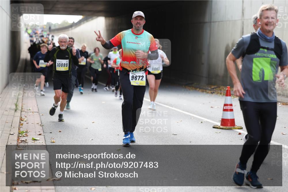 05.10.2025 - 20. swb-Marathon Bremen Michael Strokosch http://msf.ph/oto/9207483 05.10.2025 10:54:11 Laufen 20, 10889, 9672, 11063, 202 meine-sportfotos.de