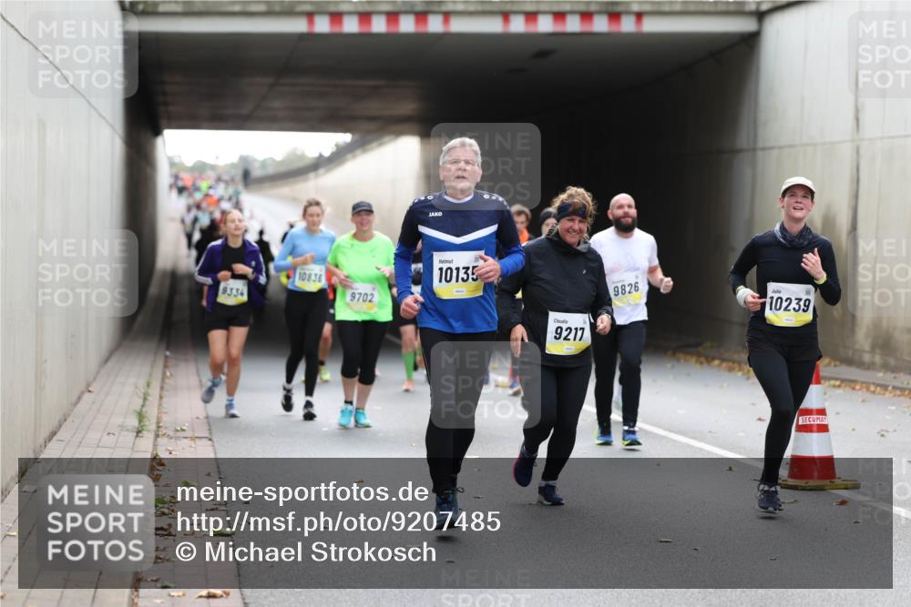 05.10.2025 - 20. swb-Marathon Bremen Michael Strokosch http://msf.ph/oto/9207485 05.10.2025 11:00:58 Laufen 9334, 10836, 9702, 10135, 9217, 9826, 10239 meine-sportfotos.de