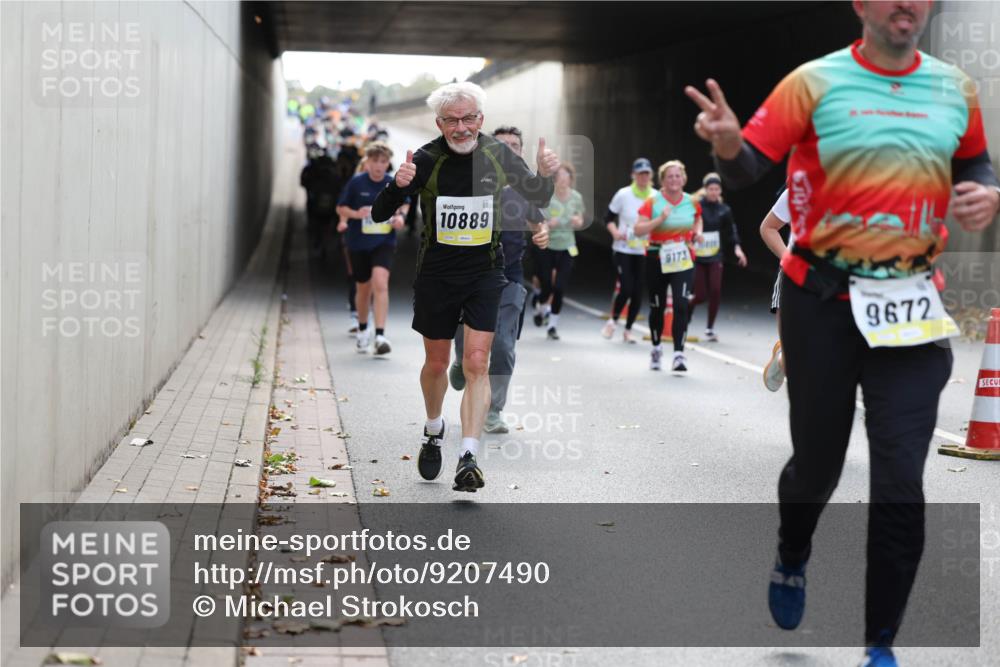 05.10.2025 - 20. swb-Marathon Bremen Michael Strokosch http://msf.ph/oto/9207490 05.10.2025 10:54:13 Laufen 10889, 9173, 9672 meine-sportfotos.de