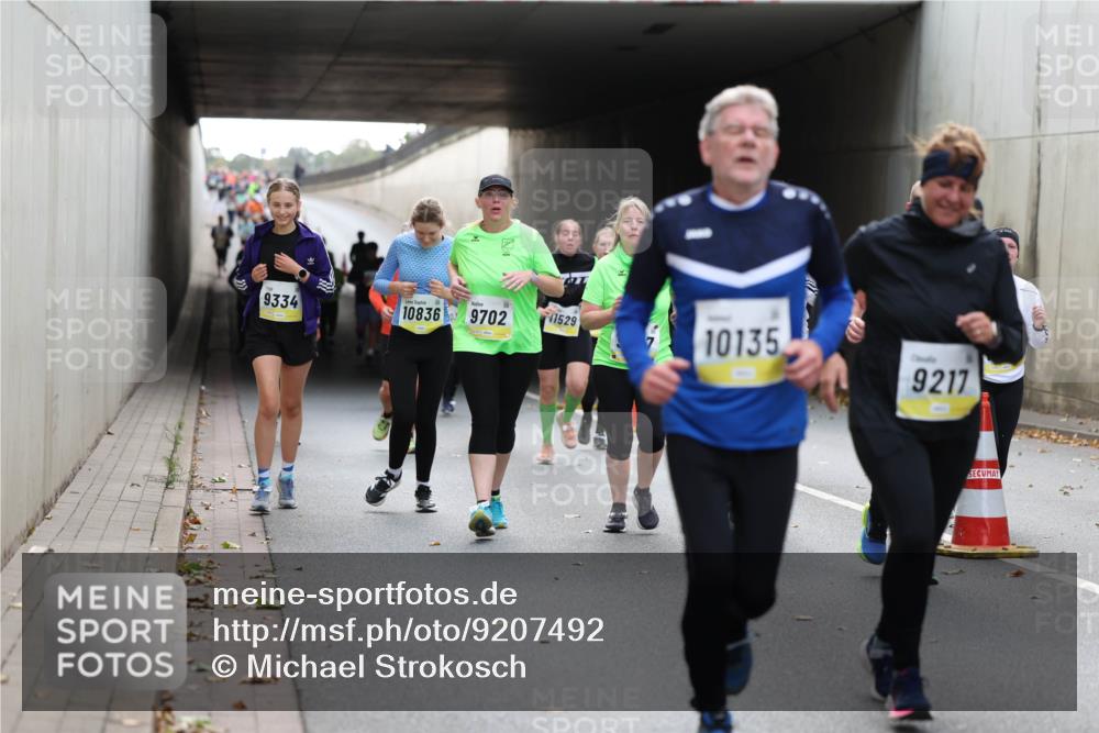 05.10.2025 - 20. swb-Marathon Bremen Michael Strokosch http://msf.ph/oto/9207492 05.10.2025 11:00:59 Laufen 9334, 10836, 9702, 1529, 10135, 9217 meine-sportfotos.de