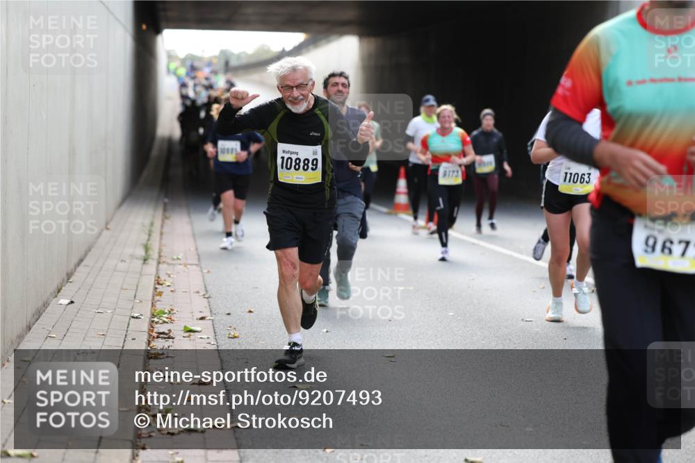 05.10.2025 - 20. swb-Marathon Bremen Michael Strokosch http://msf.ph/oto/9207493 05.10.2025 10:54:13 Laufen 10085, 10889, 9173, 11063, 967 meine-sportfotos.de