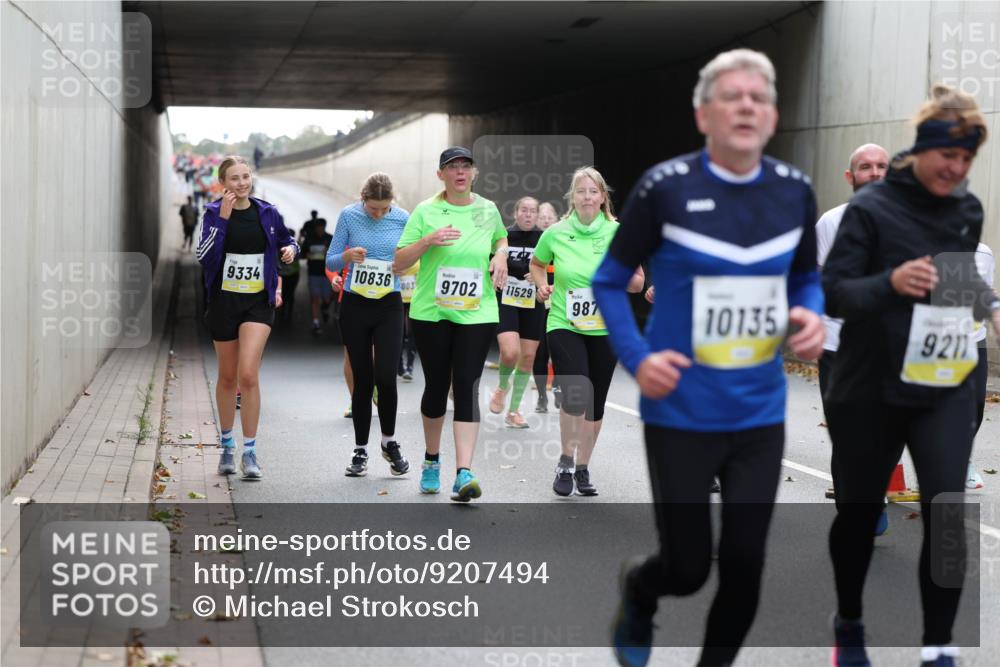 05.10.2025 - 20. swb-Marathon Bremen Michael Strokosch http://msf.ph/oto/9207494 05.10.2025 11:01:00 Laufen 9334, 1083603, 9702, 11529, 987, 10135, 9211 meine-sportfotos.de