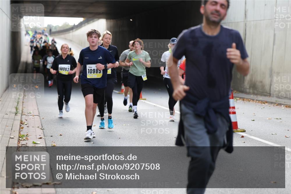 05.10.2025 - 20. swb-Marathon Bremen Michael Strokosch http://msf.ph/oto/9207508 05.10.2025 10:54:16 Laufen 10063, 10985 meine-sportfotos.de