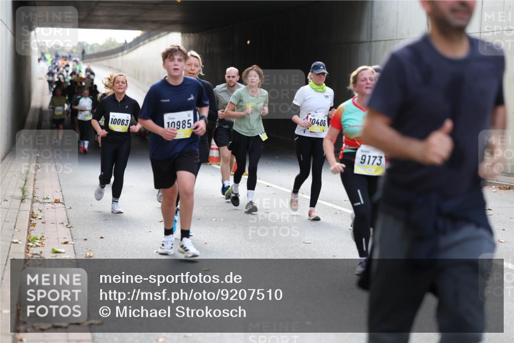 05.10.2025 - 20. swb-Marathon Bremen Michael Strokosch http://msf.ph/oto/9207510 05.10.2025 10:54:16 Laufen 10063, 10985, 0406, 9173 meine-sportfotos.de