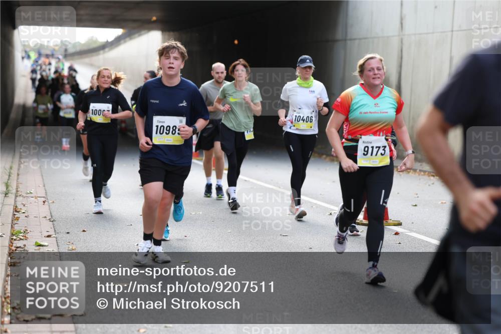05.10.2025 - 20. swb-Marathon Bremen Michael Strokosch http://msf.ph/oto/9207511 05.10.2025 10:54:16 Laufen 100, 1098, 10406, 9173 meine-sportfotos.de