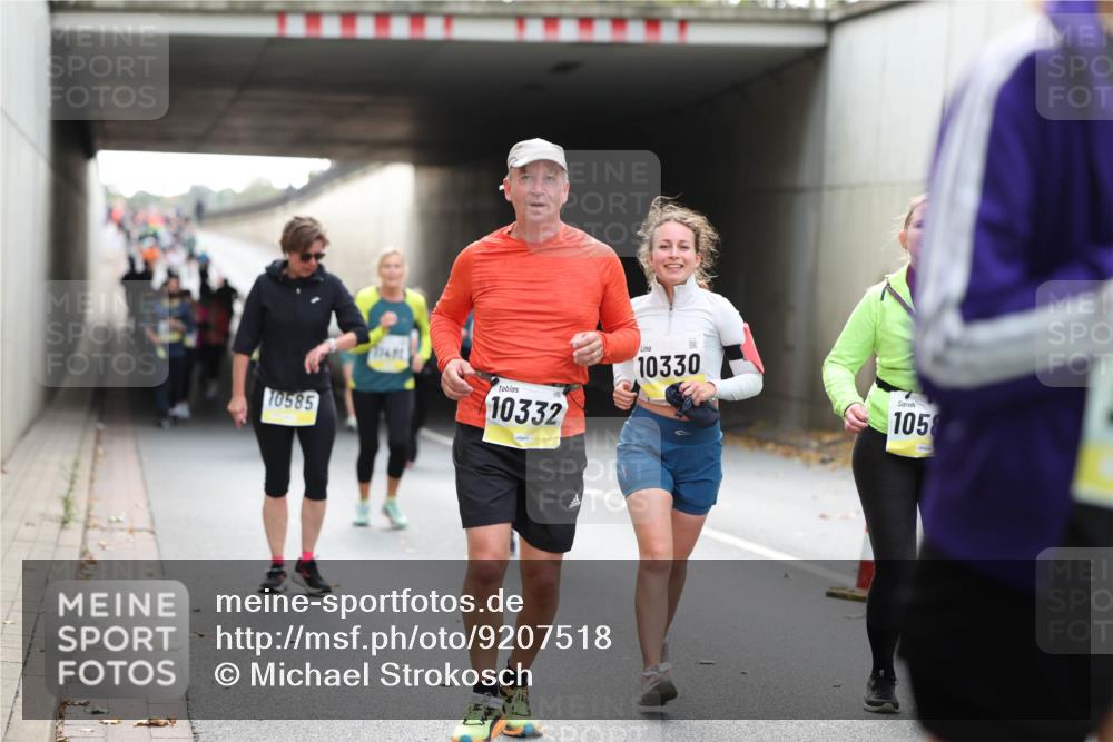 05.10.2025 - 20. swb-Marathon Bremen Michael Strokosch http://msf.ph/oto/9207518 05.10.2025 11:01:04 Laufen 10585, 10332, 10330, 1058 meine-sportfotos.de