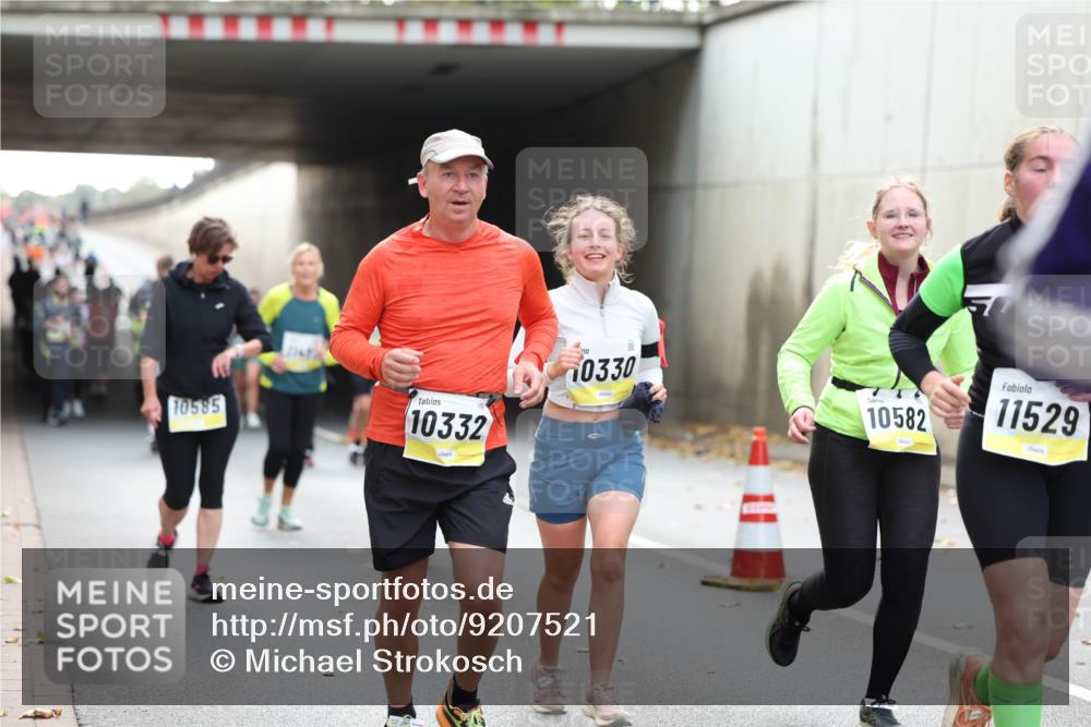 05.10.2025 - 20. swb-Marathon Bremen Michael Strokosch http://msf.ph/oto/9207521 05.10.2025 11:01:05 Laufen 10585, 10332, 0330, 10582, 11529 meine-sportfotos.de
