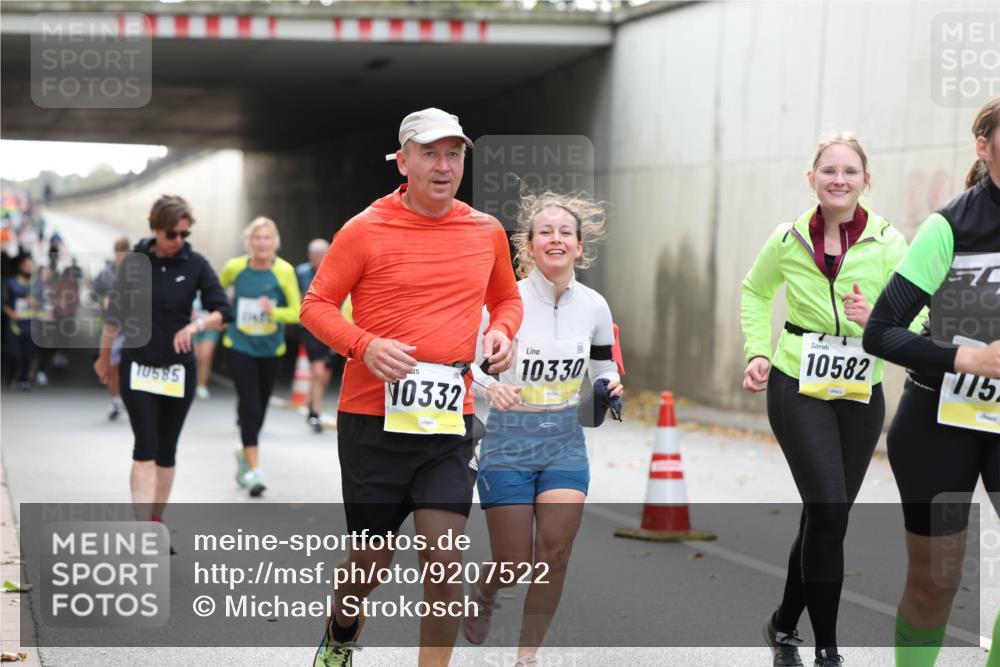 05.10.2025 - 20. swb-Marathon Bremen Michael Strokosch http://msf.ph/oto/9207522 05.10.2025 11:01:05 Laufen 10585, 0332, 50, 10330, 10582, 115 meine-sportfotos.de
