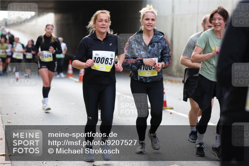 05.10.2025 - 20. swb-Marathon Bremen Michael Strokosch http://msf.ph/oto/9207527 05.10.2025 10:54:19 Laufen 0504, 10063, 11003 meine-sportfotos.de