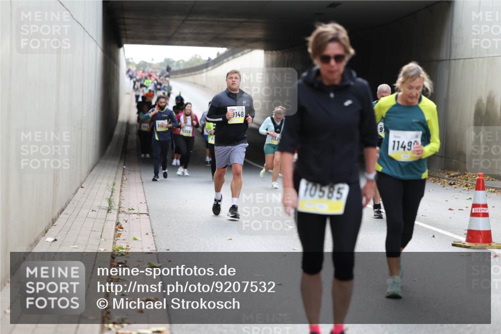 05.10.2025 - 20. swb-Marathon Bremen Michael Strokosch http://msf.ph/oto/9207532 05.10.2025 11:01:08 Laufen 10859, 148, 1158, 91, 1149, 10585 meine-sportfotos.de