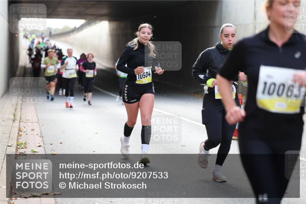 05.10.2025 - 20. swb-Marathon Bremen Michael Strokosch http://msf.ph/oto/9207533 05.10.2025 10:54:21 Laufen 10504, 4447, 10063 meine-sportfotos.de