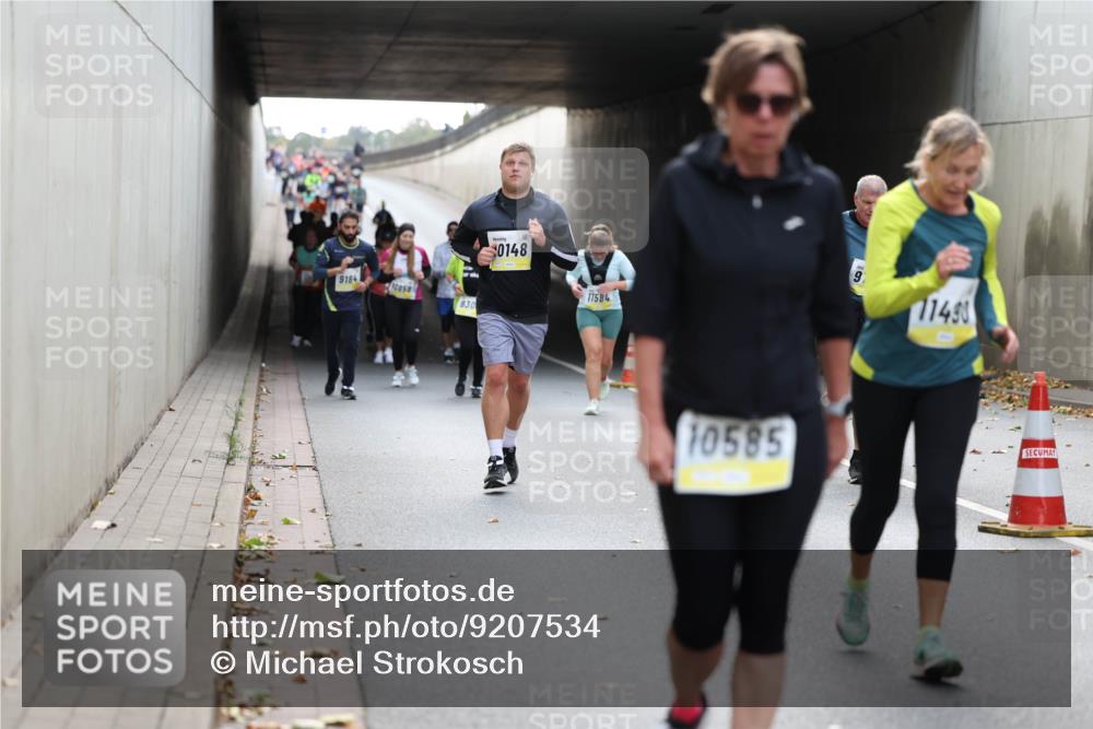 05.10.2025 - 20. swb-Marathon Bremen Michael Strokosch http://msf.ph/oto/9207534 05.10.2025 11:01:08 Laufen 9184, 10859, 930, 0148, 11584, 9, 11490, 10585 meine-sportfotos.de