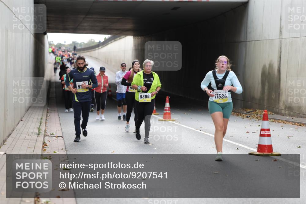 05.10.2025 - 20. swb-Marathon Bremen Michael Strokosch http://msf.ph/oto/9207541 05.10.2025 11:01:13 Laufen 91, 9306, 11584 meine-sportfotos.de