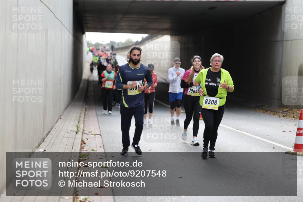 05.10.2025 - 20. swb-Marathon Bremen Michael Strokosch http://msf.ph/oto/9207548 05.10.2025 11:01:14 Laufen 11415, 1085, 9306 meine-sportfotos.de