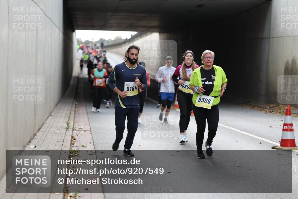 05.10.2025 - 20. swb-Marathon Bremen Michael Strokosch http://msf.ph/oto/9207549 05.10.2025 11:01:14 Laufen 9184, 10853, 9306 meine-sportfotos.de