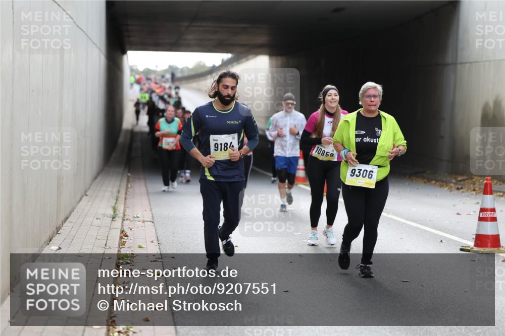 05.10.2025 - 20. swb-Marathon Bremen Michael Strokosch http://msf.ph/oto/9207551 05.10.2025 11:01:15 Laufen 9184, 10859, 9306 meine-sportfotos.de