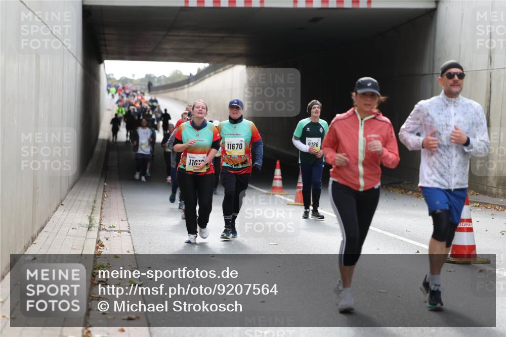 05.10.2025 - 20. swb-Marathon Bremen Michael Strokosch http://msf.ph/oto/9207564 05.10.2025 11:01:19 Laufen 110, 11670, 9186 meine-sportfotos.de