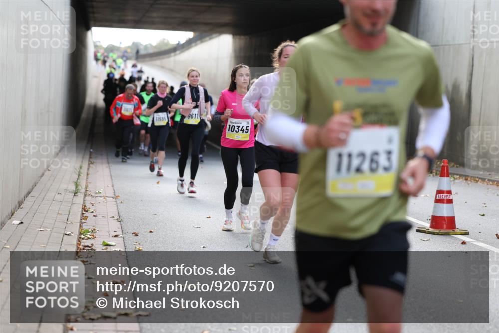 05.10.2025 - 20. swb-Marathon Bremen Michael Strokosch http://msf.ph/oto/9207570 05.10.2025 10:54:29 Laufen 1471, 11595, 9611, 10345, 11263 meine-sportfotos.de