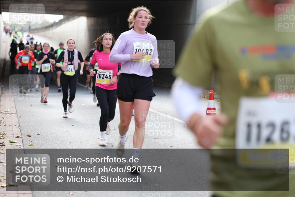 05.10.2025 - 20. swb-Marathon Bremen Michael Strokosch http://msf.ph/oto/9207571 05.10.2025 10:54:29 Laufen 11595, 3611, 10345, 10492, 1126 meine-sportfotos.de