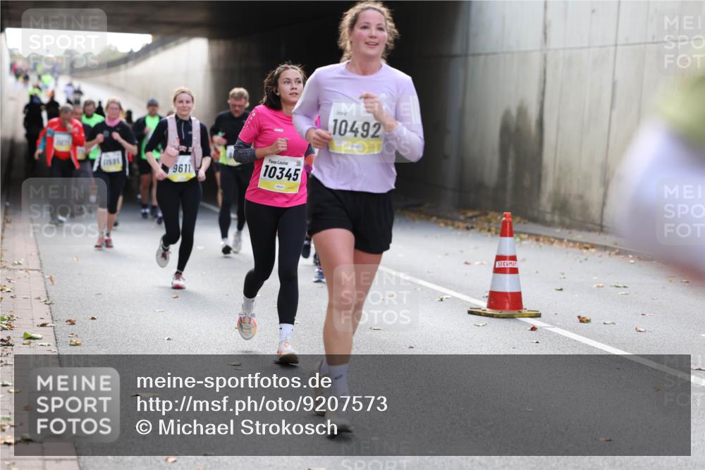 05.10.2025 - 20. swb-Marathon Bremen Michael Strokosch http://msf.ph/oto/9207573 05.10.2025 10:54:30 Laufen 10492, 9611, 10345 meine-sportfotos.de
