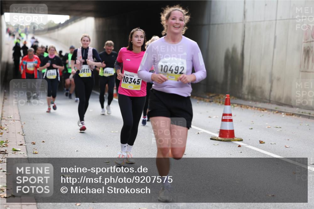 05.10.2025 - 20. swb-Marathon Bremen Michael Strokosch http://msf.ph/oto/9207575 05.10.2025 10:54:30 Laufen 11695, 3611, 10345, 10492 meine-sportfotos.de