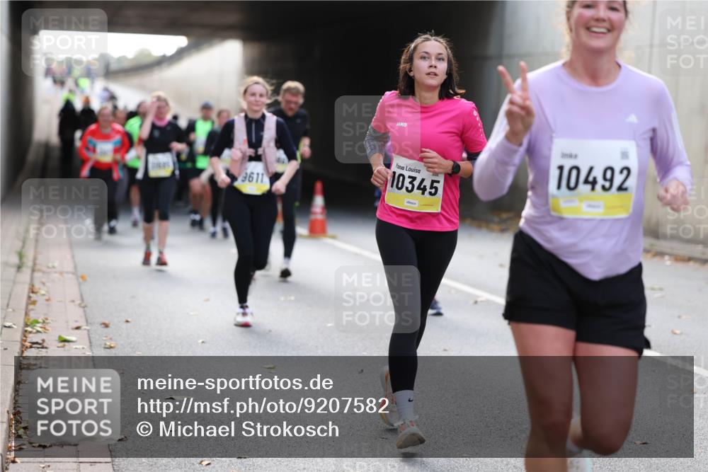 05.10.2025 - 20. swb-Marathon Bremen Michael Strokosch http://msf.ph/oto/9207582 05.10.2025 10:54:31 Laufen 3611, 10345, 10492 meine-sportfotos.de