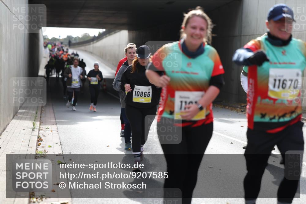 05.10.2025 - 20. swb-Marathon Bremen Michael Strokosch http://msf.ph/oto/9207585 05.10.2025 11:01:23 Laufen 30, 10866, 1103, 11670 meine-sportfotos.de