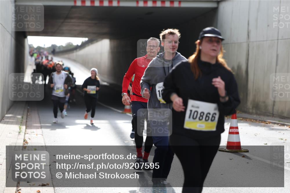 05.10.2025 - 20. swb-Marathon Bremen Michael Strokosch http://msf.ph/oto/9207595 05.10.2025 11:01:25 Laufen 1, 10866 meine-sportfotos.de