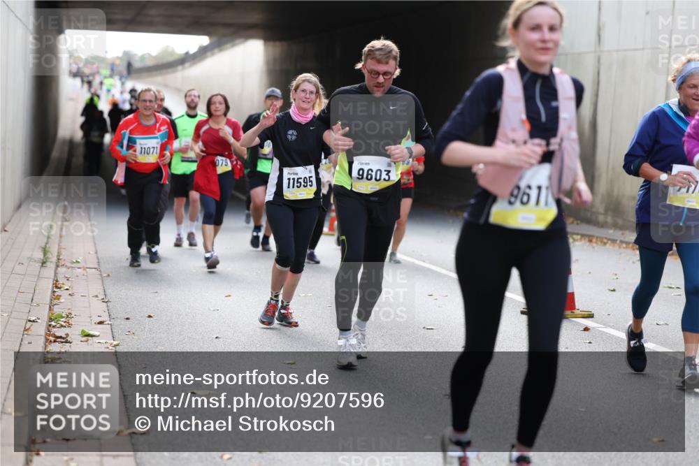 05.10.2025 - 20. swb-Marathon Bremen Michael Strokosch http://msf.ph/oto/9207596 05.10.2025 10:54:33 Laufen 11071, 079, 11595, 9603, 9611 meine-sportfotos.de