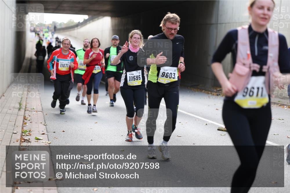 05.10.2025 - 20. swb-Marathon Bremen Michael Strokosch http://msf.ph/oto/9207598 05.10.2025 10:54:33 Laufen 11071, 100, 079, 11595, 9603, 9611 meine-sportfotos.de
