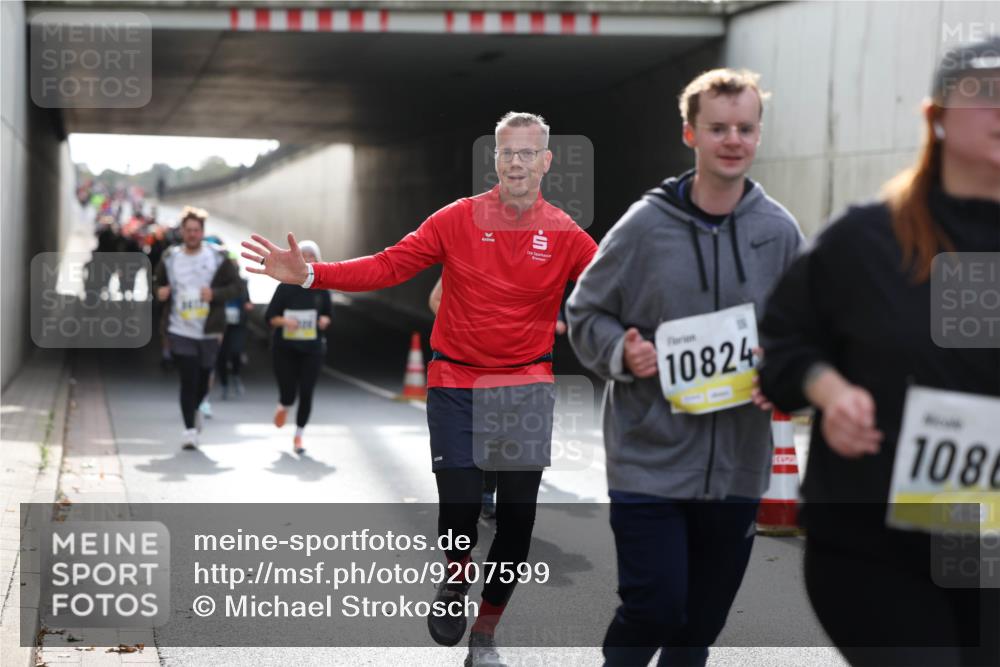 05.10.2025 - 20. swb-Marathon Bremen Michael Strokosch http://msf.ph/oto/9207599 05.10.2025 11:01:25 Laufen 10824, 1086 meine-sportfotos.de