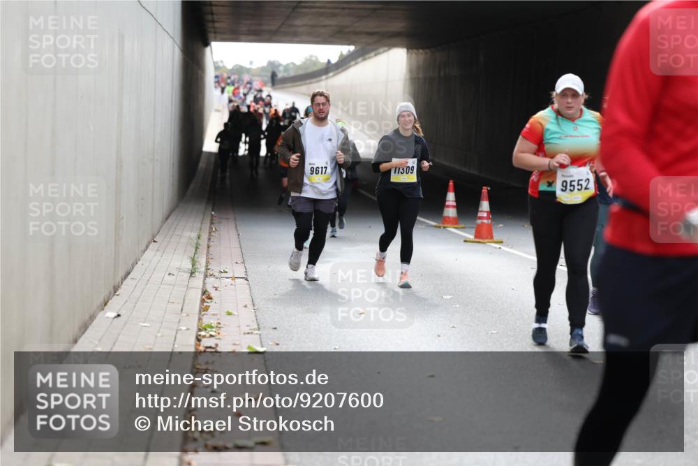 05.10.2025 - 20. swb-Marathon Bremen Michael Strokosch http://msf.ph/oto/9207600 05.10.2025 11:01:27 Laufen 9617, 11309, 9552 meine-sportfotos.de