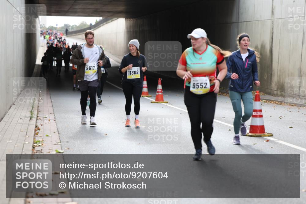 05.10.2025 - 20. swb-Marathon Bremen Michael Strokosch http://msf.ph/oto/9207604 05.10.2025 11:01:27 Laufen 9617, 29, 11309, 9552 meine-sportfotos.de