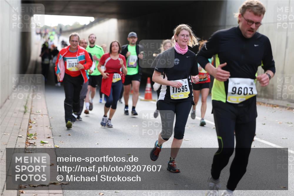 05.10.2025 - 20. swb-Marathon Bremen Michael Strokosch http://msf.ph/oto/9207607 05.10.2025 10:54:34 Laufen 1107, 079, 11595, 9603 meine-sportfotos.de