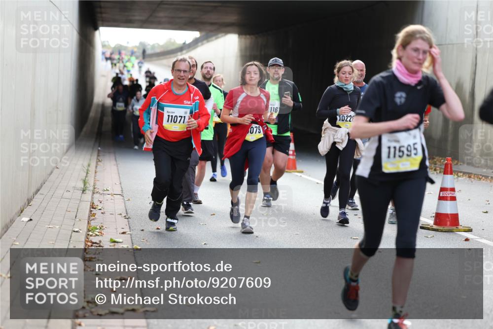 05.10.2025 - 20. swb-Marathon Bremen Michael Strokosch http://msf.ph/oto/9207609 05.10.2025 10:54:35 Laufen 11071, 079, 116, 10228, 11595 meine-sportfotos.de