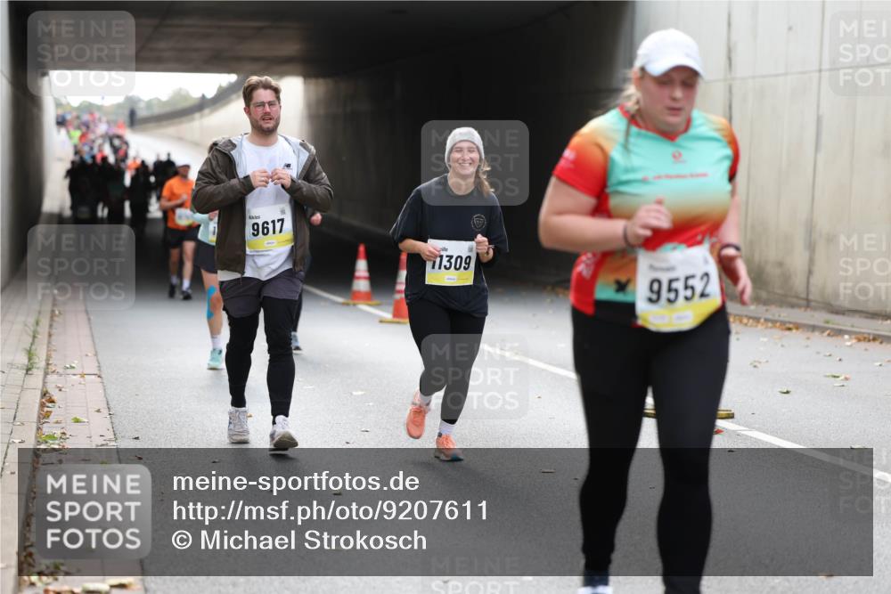 05.10.2025 - 20. swb-Marathon Bremen Michael Strokosch http://msf.ph/oto/9207611 05.10.2025 11:01:29 Laufen 9617, 1309, 9552 meine-sportfotos.de