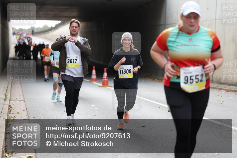 05.10.2025 - 20. swb-Marathon Bremen Michael Strokosch http://msf.ph/oto/9207613 05.10.2025 11:01:29 Laufen 115, 9617, 11309, 9552 meine-sportfotos.de