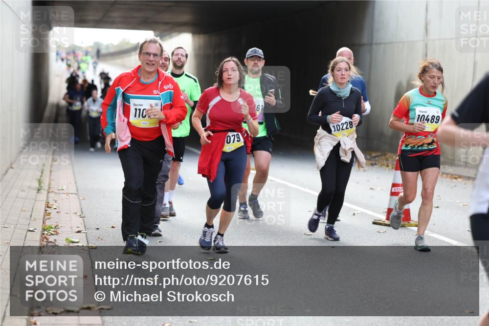 05.10.2025 - 20. swb-Marathon Bremen Michael Strokosch http://msf.ph/oto/9207615 05.10.2025 10:54:36 Laufen 110, 079, 61, 10228, 10489 meine-sportfotos.de