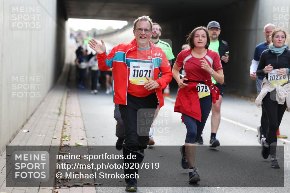 05.10.2025 - 20. swb-Marathon Bremen Michael Strokosch http://msf.ph/oto/9207619 05.10.2025 10:54:36 Laufen 11071, 079, 10228 meine-sportfotos.de