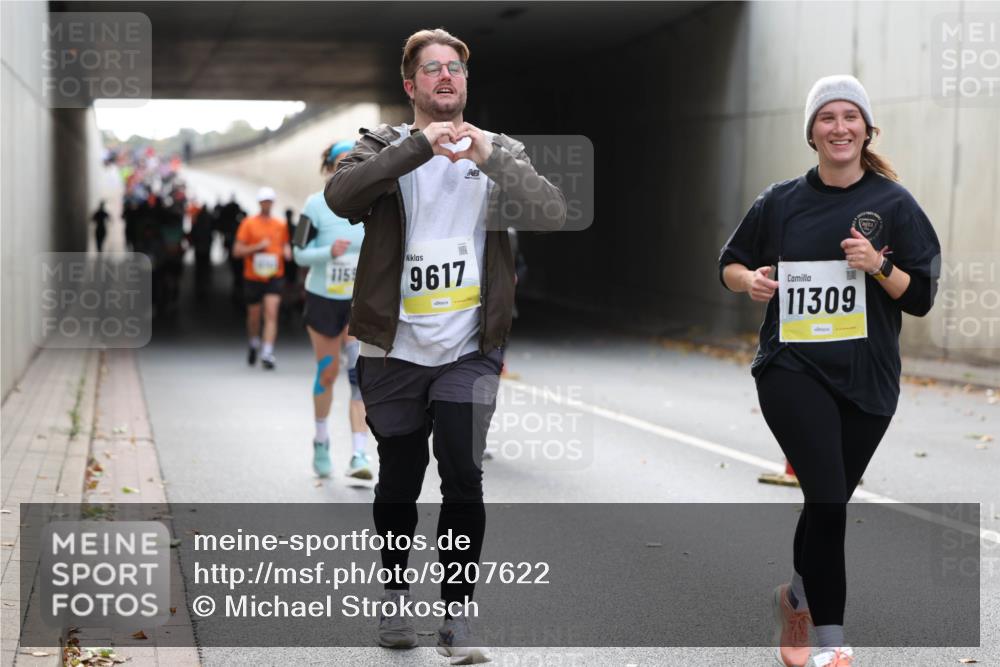 05.10.2025 - 20. swb-Marathon Bremen Michael Strokosch http://msf.ph/oto/9207622 05.10.2025 11:01:30 Laufen 1159, 9617, 11309 meine-sportfotos.de