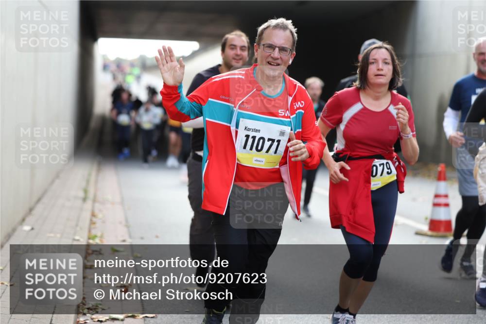 05.10.2025 - 20. swb-Marathon Bremen Michael Strokosch http://msf.ph/oto/9207623 05.10.2025 10:54:37 Laufen 11071, 079 meine-sportfotos.de