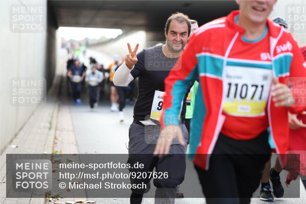 05.10.2025 - 20. swb-Marathon Bremen Michael Strokosch http://msf.ph/oto/9207626 05.10.2025 10:54:38 Laufen 9, 11071 meine-sportfotos.de