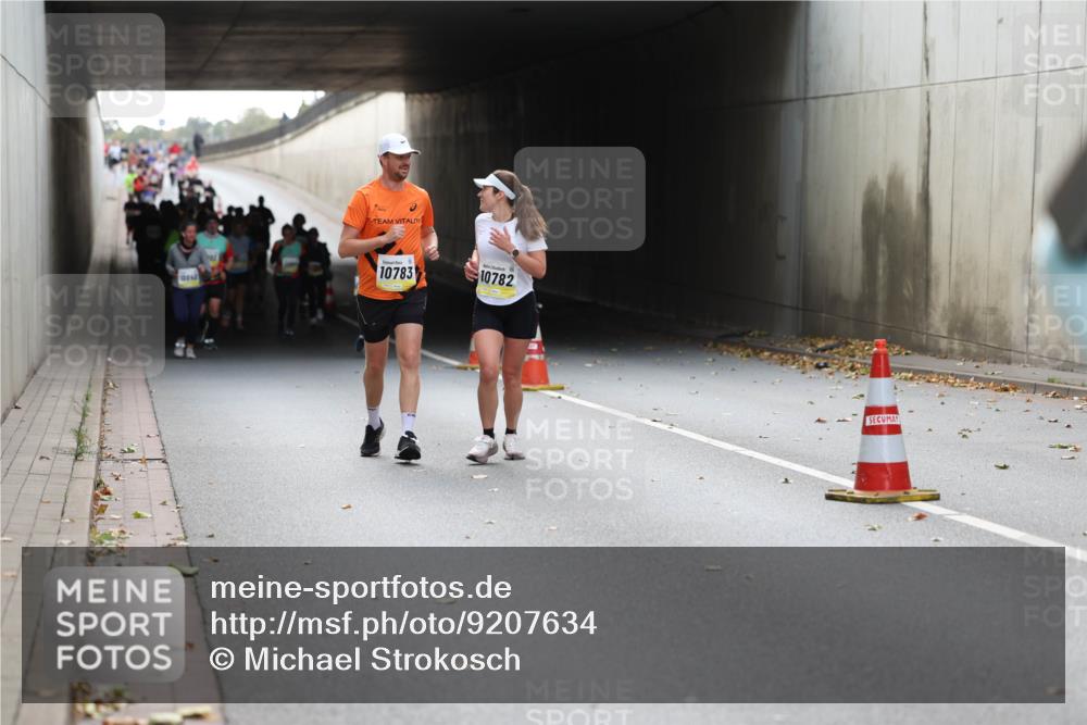 05.10.2025 - 20. swb-Marathon Bremen Michael Strokosch http://msf.ph/oto/9207634 05.10.2025 11:01:35 Laufen 10783, 10782 meine-sportfotos.de