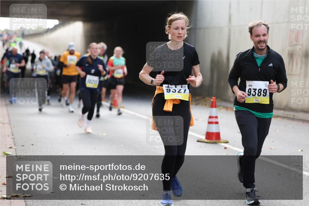 05.10.2025 - 20. swb-Marathon Bremen Michael Strokosch http://msf.ph/oto/9207635 05.10.2025 10:54:40 Laufen 9527, 9389 meine-sportfotos.de
