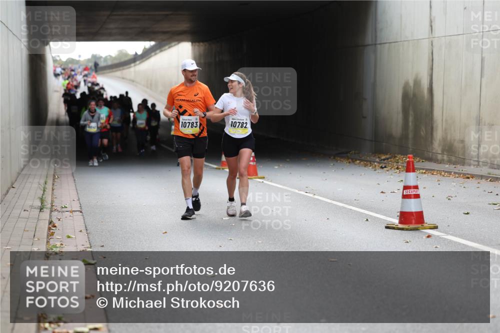 05.10.2025 - 20. swb-Marathon Bremen Michael Strokosch http://msf.ph/oto/9207636 05.10.2025 11:01:35 Laufen 10783, 10782 meine-sportfotos.de