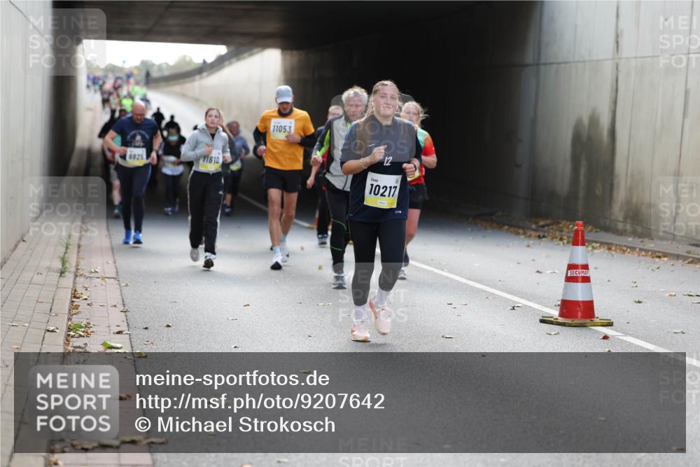 05.10.2025 - 20. swb-Marathon Bremen Michael Strokosch http://msf.ph/oto/9207642 05.10.2025 10:54:41 Laufen 0925, 11610, 11053, 12, 10217 meine-sportfotos.de