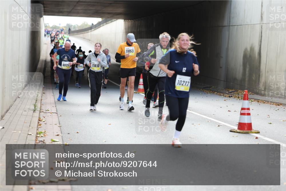 05.10.2025 - 20. swb-Marathon Bremen Michael Strokosch http://msf.ph/oto/9207644 05.10.2025 10:54:41 Laufen 9925, 11610, 11053, 10217 meine-sportfotos.de