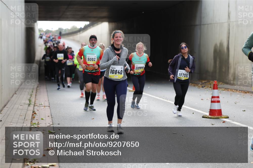 05.10.2025 - 20. swb-Marathon Bremen Michael Strokosch http://msf.ph/oto/9207650 05.10.2025 11:01:45 Laufen 9002, 10840, 11097, 10706 meine-sportfotos.de