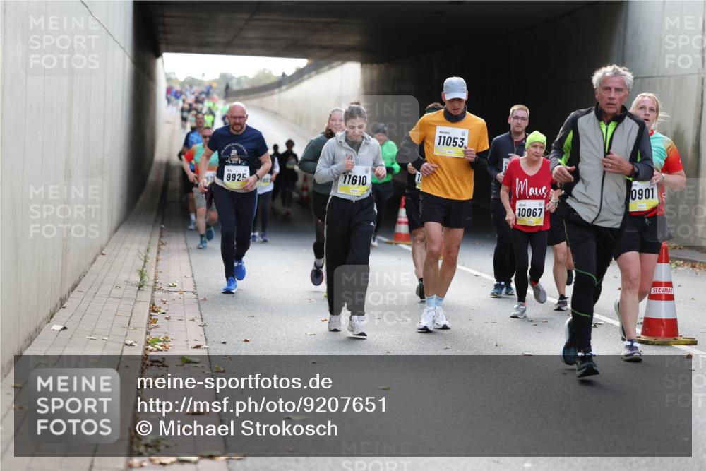 05.10.2025 - 20. swb-Marathon Bremen Michael Strokosch http://msf.ph/oto/9207651 05.10.2025 10:54:43 Laufen 9925, 11610, 11053, 10067, 0901 meine-sportfotos.de